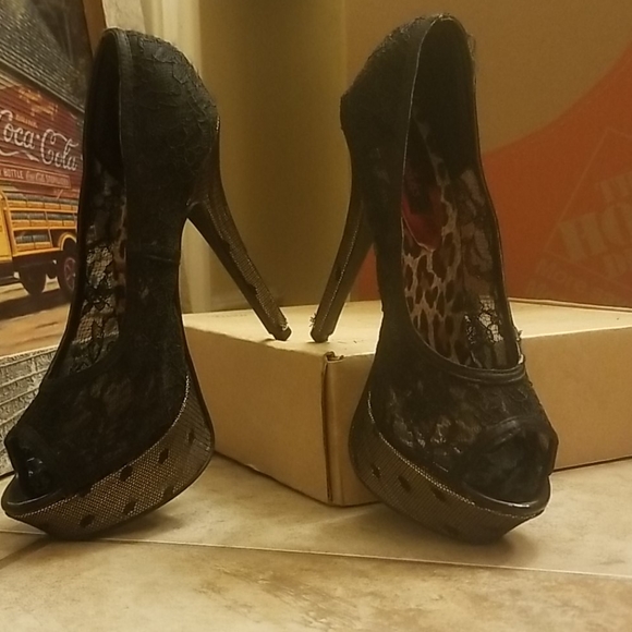 FREDERICK'S OF HOLLYWOOD 8.5 STILETTO PUMP - Picture 8 of 14